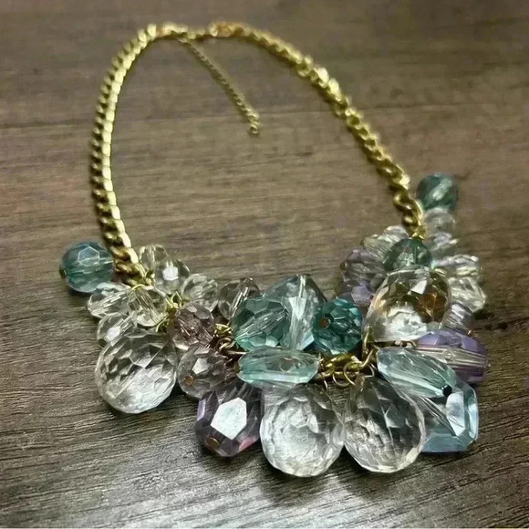 Bunch of Pretty Large Crystals Gold Tone Statement Necklace - Picture 2 of 3